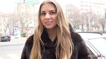 play Adolescenta face sex cu un barbat care o abordeaza pe strada