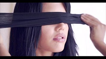 play Lesbianas se vendan los ojos lamiéndose los coños