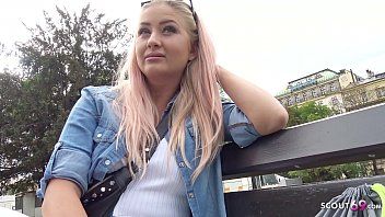 play Blond koleżanka to nienasycona suka, która zostaje sfilmowana