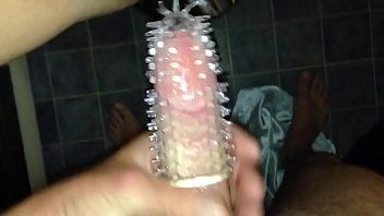 play Sex cu protectie de silicon cu ghimpi