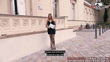play Die tätowierte Reife masturbiert und wird geschützt penetriert