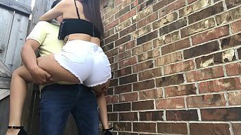 play La donna di Tinder fa un pompino veloce al nuovo uomo