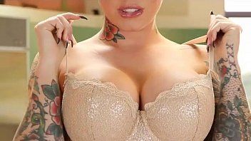 play Christy Mack se masturbe avec un vibromasseur
