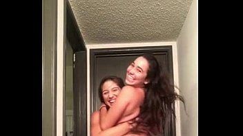 play Trio avec un nègre et deux nanas excitées